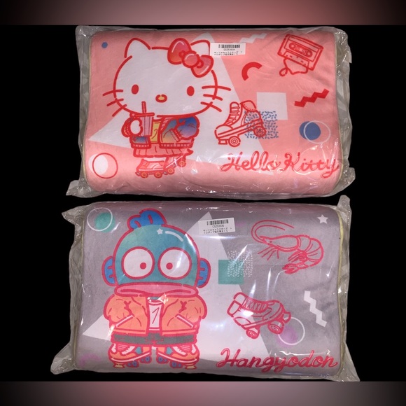 New Rare From Japan Sanrio Hello Kitty 90’s Series curved Memory Foam pillow - Picture 4 of 4